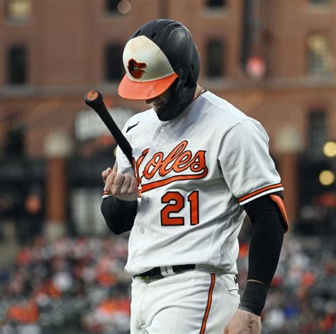 Orioles outfielder Austin Hays exits game vs. Red Sox with right hand injury after failed bunt